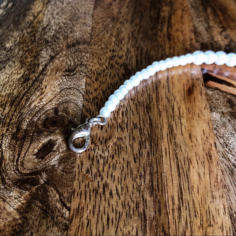 Off-White Pearl Necklace - Picture 4 of 5